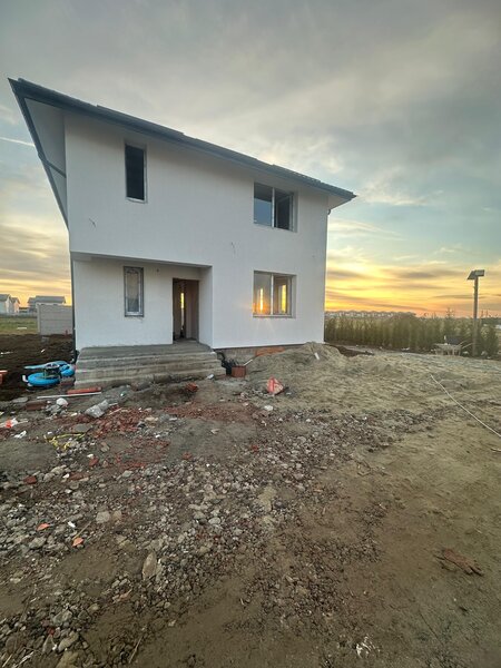 Berceni, casa de familie in zona rurala linistita.